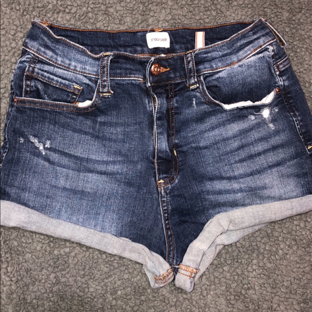 Sneak peek shorts, very cute